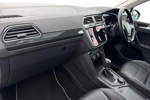 DA19RZX Volkswagen Tiguan 2.0 TDI 190 4Motion SEL 5dr DSG **TOW BAR, LEATHER** Thumbnail #16
