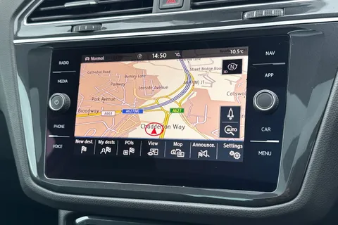 DA19RZX Volkswagen Tiguan 2.0 TDI 190 4Motion SEL 5dr DSG **TOW BAR, LEATHER** Thumbnail #18