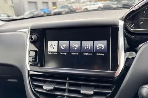 MF15YVH PEUGEOT 208 1.2 VTi PureTech Allure Euro 6 5dr Thumbnail #18