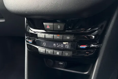 MF15YVH PEUGEOT 208 1.2 VTi PureTech Allure Euro 6 5dr Thumbnail #23