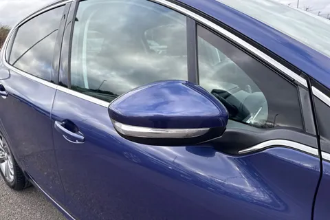 MF15YVH PEUGEOT 208 1.2 VTi PureTech Allure Euro 6 5dr Thumbnail #38