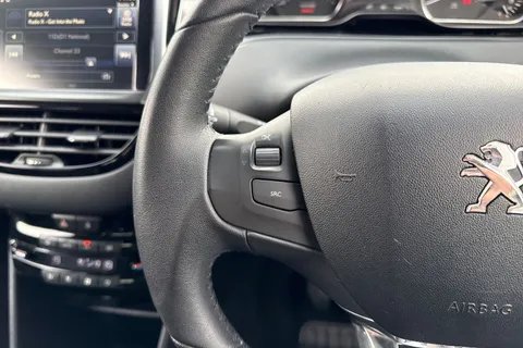 MF15YVH PEUGEOT 208 1.2 VTi PureTech Allure Euro 6 5dr Thumbnail #40