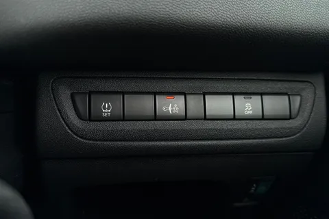 MF15YVH PEUGEOT 208 1.2 VTi PureTech Allure Euro 6 5dr Thumbnail #43