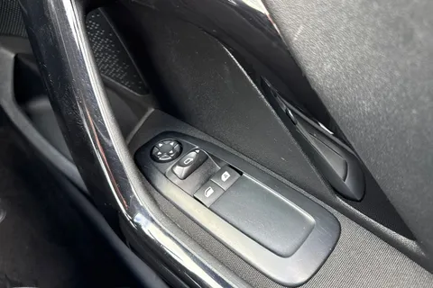 MF15YVH PEUGEOT 208 1.2 VTi PureTech Allure Euro 6 5dr Thumbnail #44