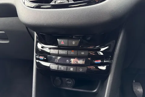 MF15YVH PEUGEOT 208 1.2 VTi PureTech Allure Euro 6 5dr Thumbnail #52