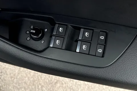 21 of 48 for Audi A6 Saloon S line 40 TDI quattro 204 PS S tronic