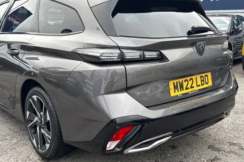 8 of 55 for PEUGEOT 308 SW 1.5 BlueHDi Allure Premium EAT Euro 6 (s/s) 5dr