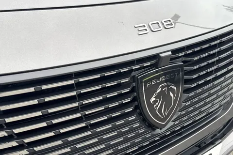 26 of 55 for PEUGEOT 308 SW 1.5 BlueHDi Allure Premium EAT Euro 6 (s/s) 5dr