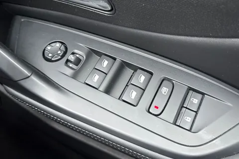 36 of 55 for PEUGEOT 308 SW 1.5 BlueHDi Allure Premium EAT Euro 6 (s/s) 5dr