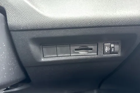 37 of 55 for PEUGEOT 308 SW 1.5 BlueHDi Allure Premium EAT Euro 6 (s/s) 5dr