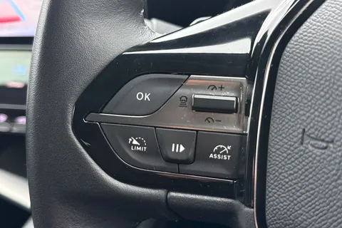 40 of 55 for PEUGEOT 308 SW 1.5 BlueHDi Allure Premium EAT Euro 6 (s/s) 5dr