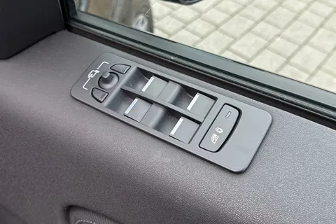 KM74WDP Land Rover Discovery Sport 2.0 D200 Dynamic SE 5dr Thumbnail #27