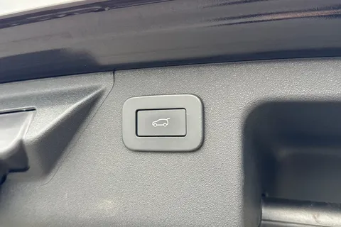 KM74WDP Land Rover Discovery Sport 2.0 D200 Dynamic SE 5dr Thumbnail #39