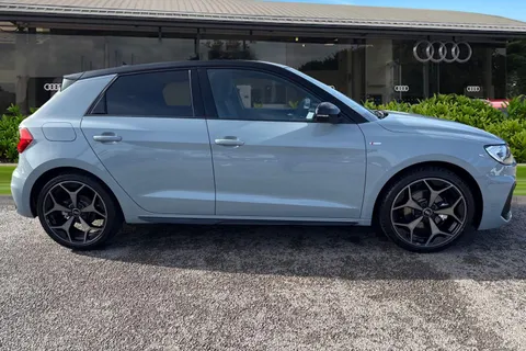 Audi A1 1.0 TFSI 30 Black Edition Sportback S Tronic Euro 6 (s/s) 5dr Thumbnail #4