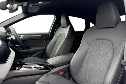 PJ75NMM Audi A6 Saloon Launch Edition TDI quattro 204 PS S tronic Thumbnail #16