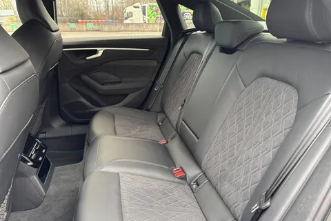 PJ75NMM Audi A6 Saloon Launch Edition TDI quattro 204 PS S tronic Thumbnail #19