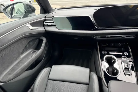 PJ75NMM Audi A6 Saloon Launch Edition TDI quattro 204 PS S tronic Thumbnail #20