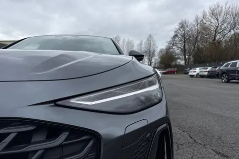 PJ75NMM Audi A6 Saloon Launch Edition TDI quattro 204 PS S tronic Thumbnail #25