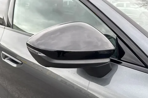 PJ75NMM Audi A6 Saloon Launch Edition TDI quattro 204 PS S tronic Thumbnail #30