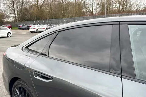 PJ75NMM Audi A6 Saloon Launch Edition TDI quattro 204 PS S tronic Thumbnail #32