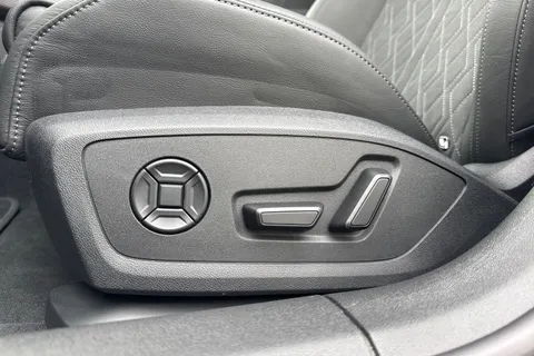 PJ75NMM Audi A6 Saloon Launch Edition TDI quattro 204 PS S tronic Thumbnail #43