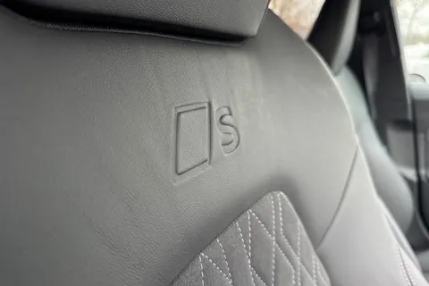 PJ75NMM Audi A6 Saloon Launch Edition TDI quattro 204 PS S tronic Thumbnail #46