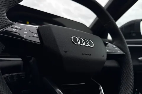 PJ75NMM Audi A6 Saloon Launch Edition TDI quattro 204 PS S tronic Thumbnail #52