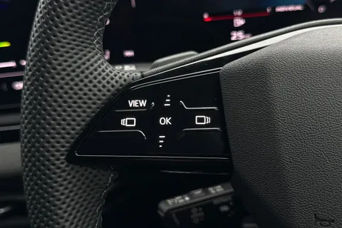 PJ75NMM Audi A6 Saloon Launch Edition TDI quattro 204 PS S tronic Thumbnail #53