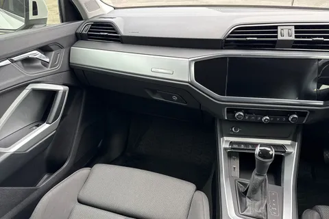 15 of 66 for Audi Q3 Sport 35 TFSI 150 PS S tronic