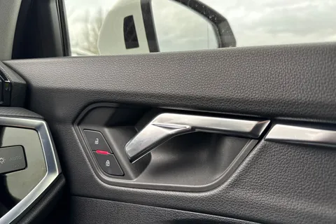 18 of 66 for Audi Q3 Sport 35 TFSI 150 PS S tronic