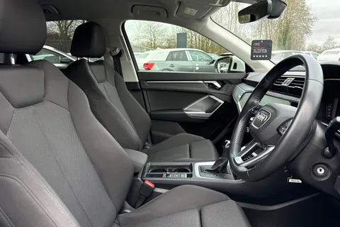 21 of 66 for Audi Q3 Sport 35 TFSI 150 PS S tronic