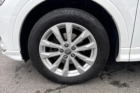 24 of 66 for Audi Q3 Sport 35 TFSI 150 PS S tronic