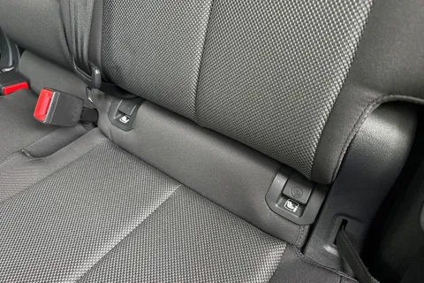 35 of 66 for Audi Q3 Sport 35 TFSI 150 PS S tronic