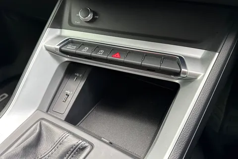 57 of 66 for Audi Q3 Sport 35 TFSI 150 PS S tronic