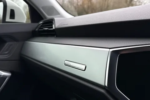 61 of 66 for Audi Q3 Sport 35 TFSI 150 PS S tronic