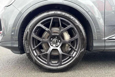 9 of 61 for Audi Q7 SUV Black Edition 50 TDI quattro 286 PS tiptronic