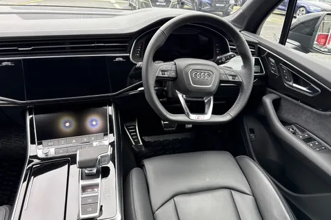 17 of 61 for Audi Q7 SUV Black Edition 50 TDI quattro 286 PS tiptronic