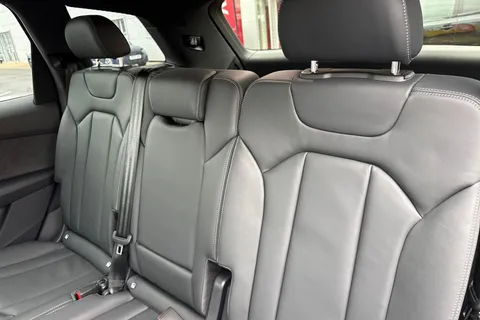 18 of 61 for Audi Q7 SUV Black Edition 50 TDI quattro 286 PS tiptronic