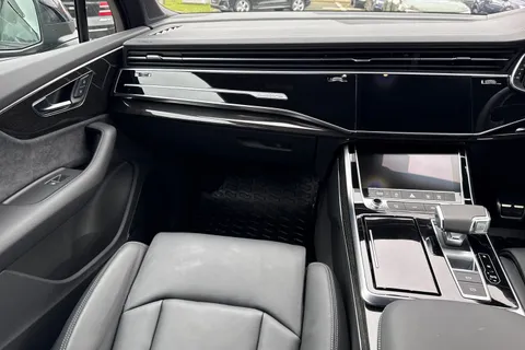 19 of 61 for Audi Q7 SUV Black Edition 50 TDI quattro 286 PS tiptronic