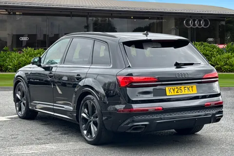 2 of 66 for Audi Q7 SUV Black Edition 45 TDI quattro 231 PS tiptronic