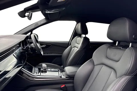 16 of 66 for Audi Q7 SUV Black Edition 45 TDI quattro 231 PS tiptronic