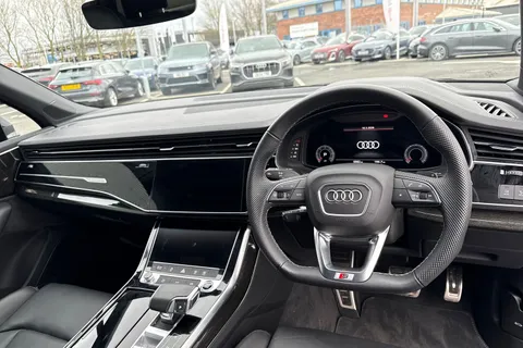 18 of 66 for Audi Q7 SUV Black Edition 45 TDI quattro 231 PS tiptronic