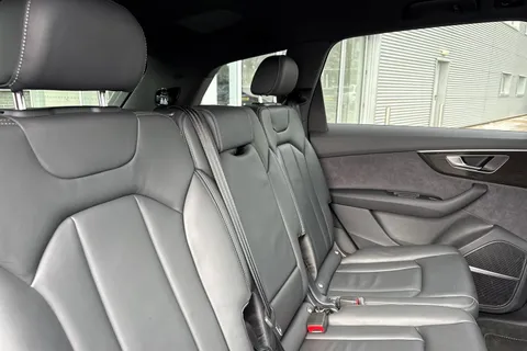 19 of 66 for Audi Q7 SUV Black Edition 45 TDI quattro 231 PS tiptronic
