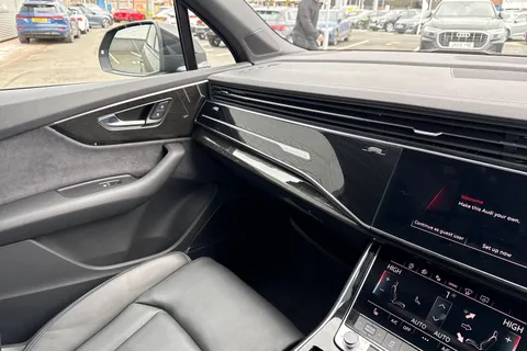 20 of 66 for Audi Q7 SUV Black Edition 45 TDI quattro 231 PS tiptronic