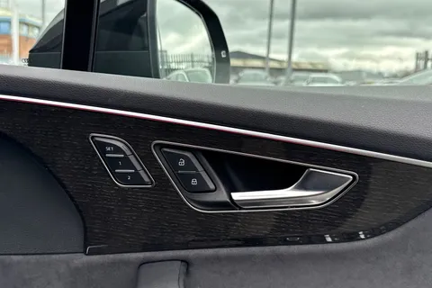 21 of 66 for Audi Q7 SUV Black Edition 45 TDI quattro 231 PS tiptronic