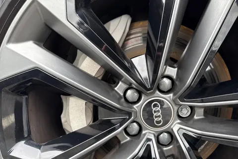 27 of 66 for Audi Q7 SUV Black Edition 45 TDI quattro 231 PS tiptronic