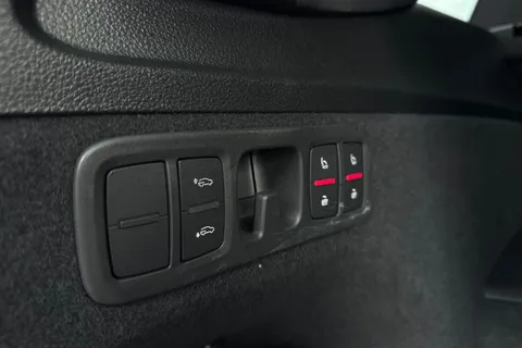 35 of 66 for Audi Q7 SUV Black Edition 45 TDI quattro 231 PS tiptronic