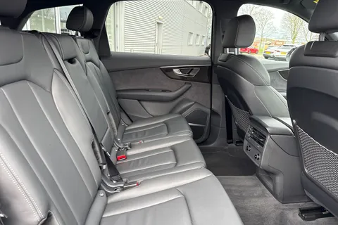 38 of 66 for Audi Q7 SUV Black Edition 45 TDI quattro 231 PS tiptronic