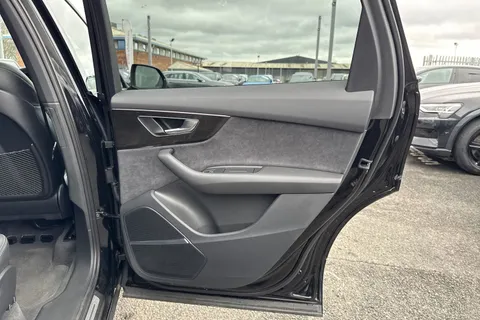 43 of 66 for Audi Q7 SUV Black Edition 45 TDI quattro 231 PS tiptronic