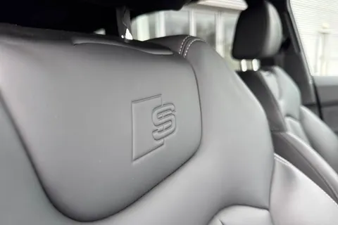 44 of 66 for Audi Q7 SUV Black Edition 45 TDI quattro 231 PS tiptronic